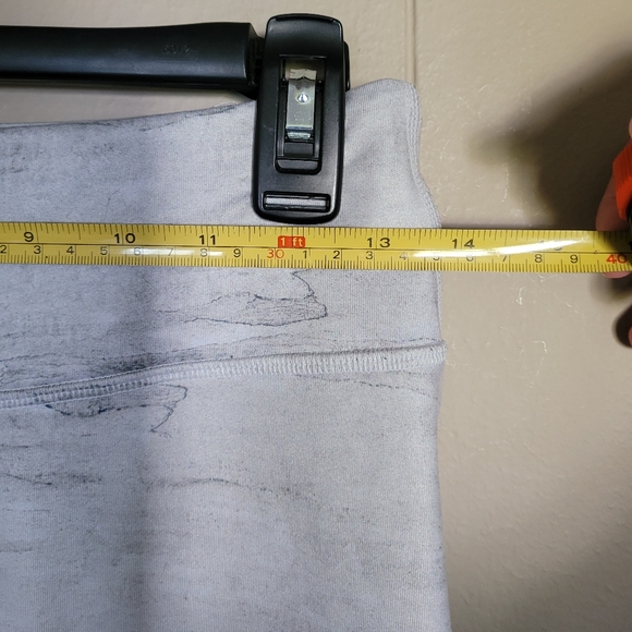 NWOT Alo Yoga Airbrush Legging in Sequoia Marble, S - Picture 7 of 8